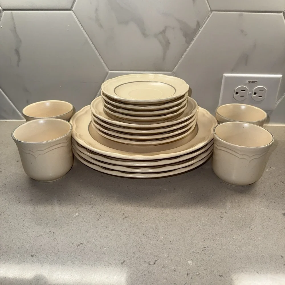 PFALTZGRAFF REMEMBRANCE Set Of 16, 4 Each Dinner, Salad, Saucer Plates, Tea Cups